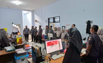 10.00 WIB, Indonesia Raya dan Mars Bawaslu Berkumandang di Bawaslu Batang