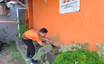 Bawaslu Batang Jalankan Program Jumat Berlian: Wujudkan Integritas, Kepedulian, dan Lingkungan Sehat