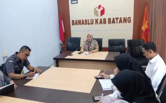 Perkuat Koordinasi Internal, Bawaslu Batang Gelar Staf Meeting Rutin