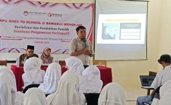 Bawaslu Batang Edukasi Siswa SMK Ma’arif NU Nusahada Reban tentang Demokrasi dan Pengawasan Partisipatif