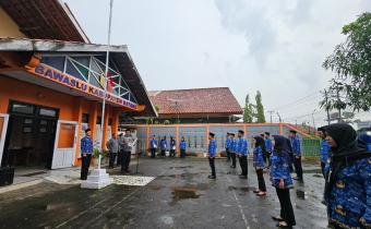 Bawaslu Batang Peringati Sumpah Pemuda Ditengah Rintik Hujan