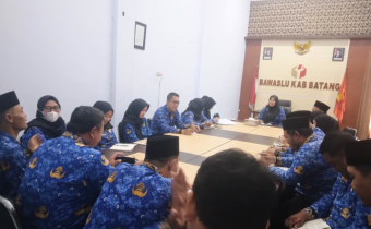 Bawaslu Batang Perkuat Soliditas Melalui Staff Meeting
