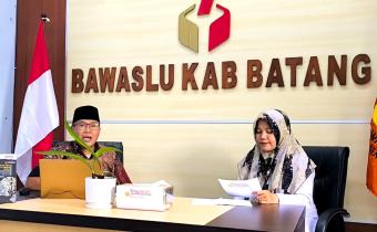Podcast Merindu–Mencinta Bahas Penyelesaian Sengketa Antar Peserta Pemilu di Bawaslu Batang