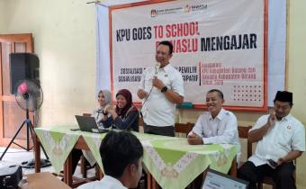 Bawaslu Mengajar kolaborasi KPU Goes to School, Bekali Pemilih Pemula di SMK NU Tulis