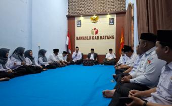 Khataman Al Qur'an Hingga Buka Bersama (Bukber) Warnai Penutupan Ngabuburit Pengawasan Bawaslu Batang