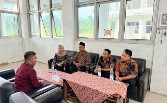 Bawaslu Batang Perkuat Program Pengawasan Partisipatif melalui Audiensi dengan Universitas Selamat Sri