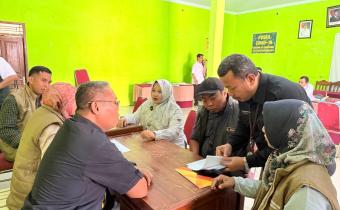 Bawaslu Batang Awasi Coktas Pemilih Berusia Lebih dari 100 Tahun di Desa Madugowongjati Gringsing