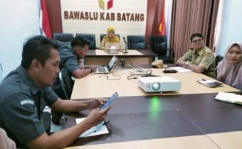 Bawaslu Batang Ikuti Zoom Meeting Rapat Rutin Jajaran Sekretariat Bawaslu RI