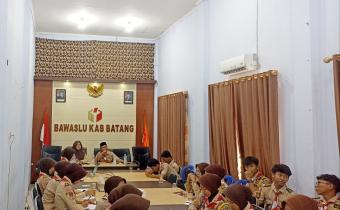 Peserta Saka Adhyasta Pemilu Antusias Ikuti Kuliah Sengketa Proses Pemilu di Bawaslu Batang