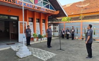 Bawaslu Batang Ajak Pegawai Perkuat Solidaritas dan Semangat Kerja Melalui Apel Senin Pagi