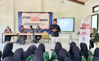 Bawaslu Kabupaten Batang Sosialisasikan Posko Aduan Masyarakat PDPB kepada Pelajar SMK Baitussalam Subah