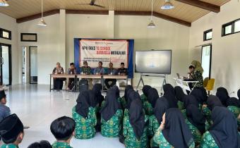 Bawaslu Kabupaten Batang Kenalkan Peran Pengawasan Pasca Pemilu kepada Pelajar melalui Bawaslu Mengajar