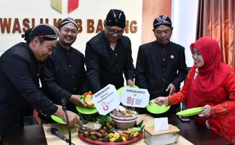 Rayakan HUT RI ke-81 dan HUT Bawaslu ke-8, Bawaslu Batang Gelar Syukuran Bersama