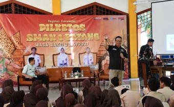 Ketua Bawaslu Batang Jadi Narasumber Pemilihan Ketua OSIS SMAN 1 Batang