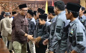Ketua Bawaslu Batang Hadiri Pelantikan Pengurus PC IKA PMII di Pendopo Kabupaten