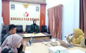 Koordinator Sekretariat Bawaslu Batang Laksanakan Evaluasi Mahasiswa PPL UIN K.H. Abdurrahman Wahid Pekalongan